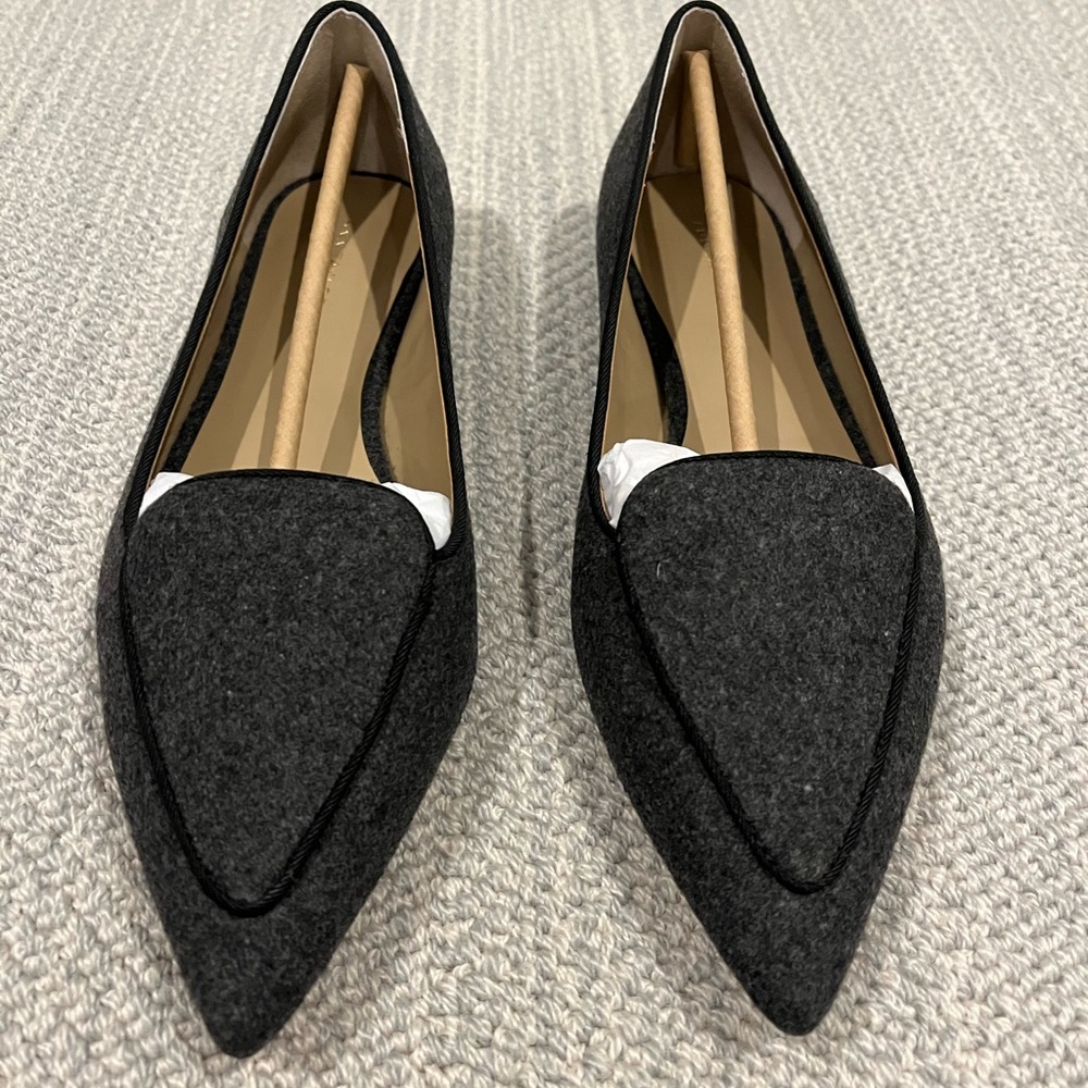 New grey flannel flats with black piping, Size 8.5. Perfect for Fall!